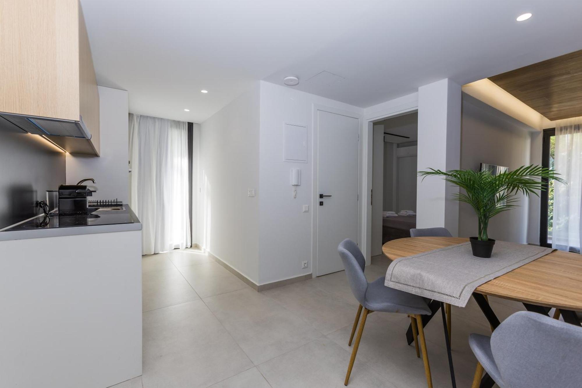 Varkiza Luxury Suites By Raise Vári 외부 사진